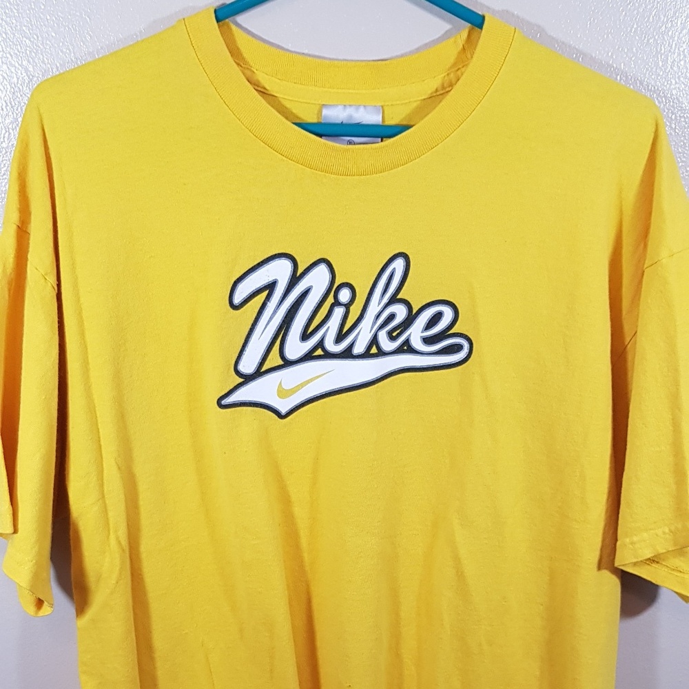 NIKE XL YELLOW SHORT SLEEVE SHIRT (202)